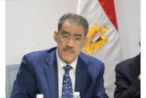 وزير إعلام بـ22 مستشارًا ومساعدًا .. قرار يثير التساؤلات في مصر